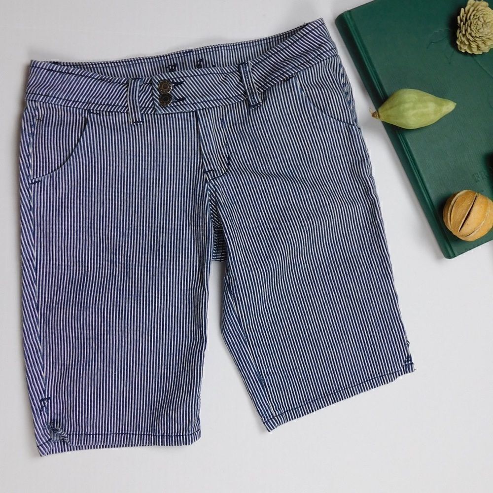 Guess shorts blue strip  Size 27